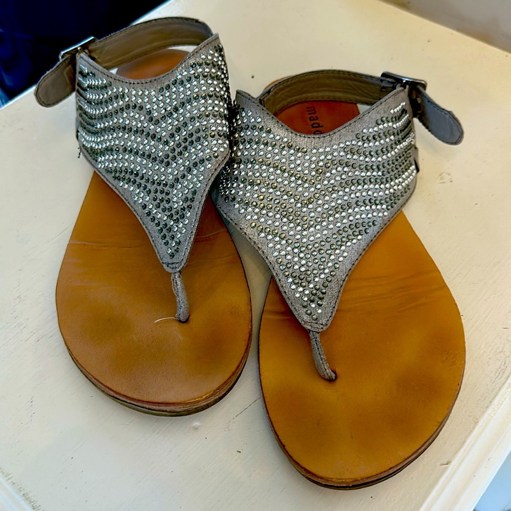 7.5 women's Madden silver sandals perfect for spring, summer